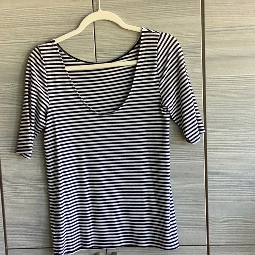 Old Navy Women’s Sz Med Black and White Striped Women's Top with scooped back